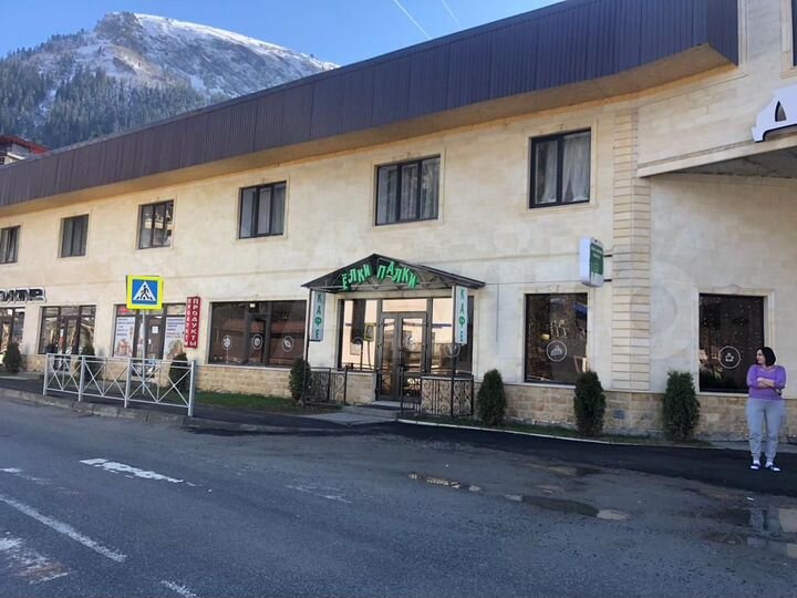 Здание, 11400 м²