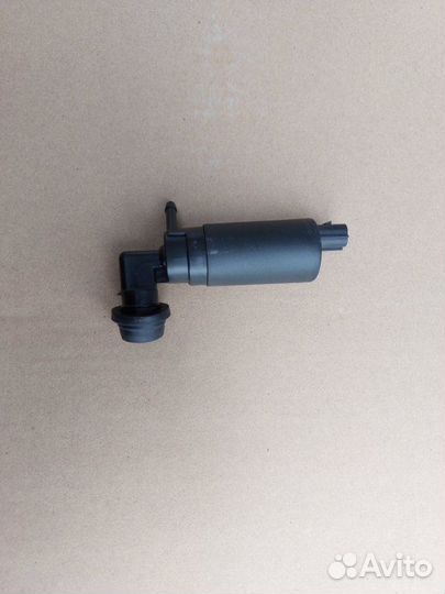 Мотор омывателя лобового стекла Toyota Avensis