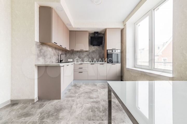 3-к. квартира, 94 м², 2/8 эт.