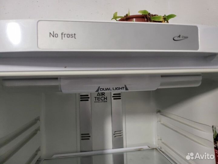 Холодильник Ariston почти рабочий nofrost