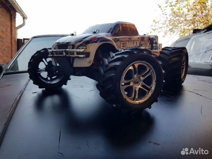 Радиоуправляемая модель Traxxas E-Maxx