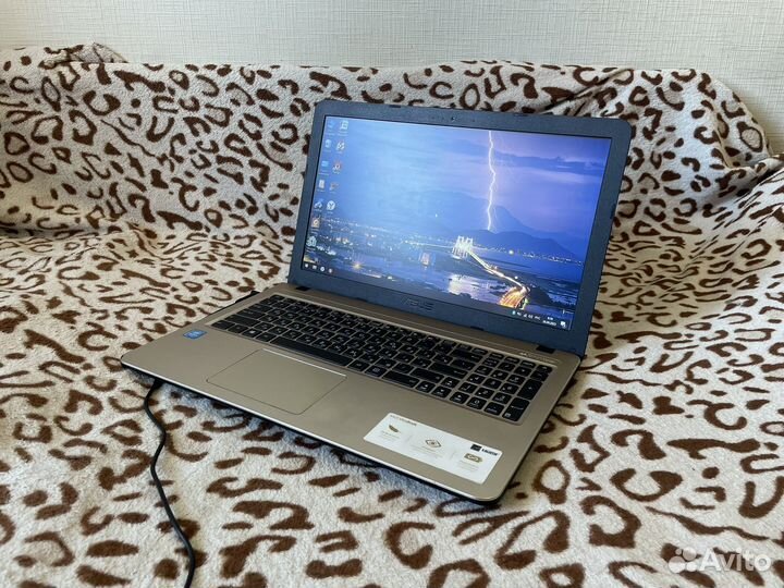 Шустрый ноутбук asus 4 ядра с SSD диском
