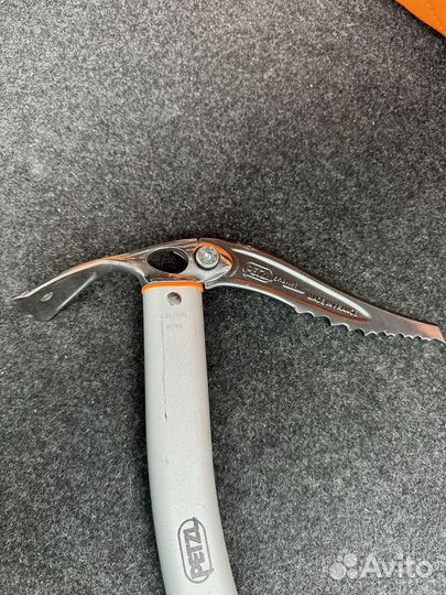 Ледоруб petzl