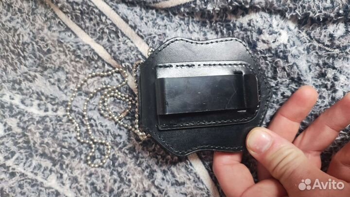 Полицейский жетон