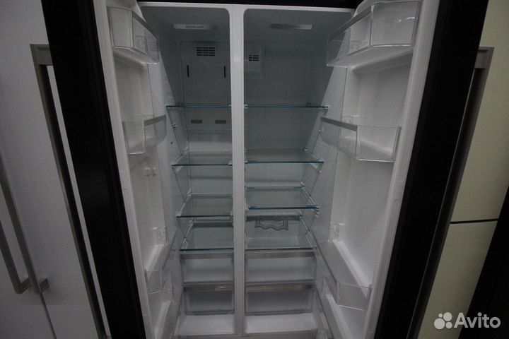 Холодильник двухдверный Midea, Nofrost,черный