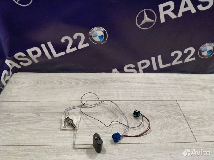 Датчик уровня топлива правый Bmw X3 E83 M54B25