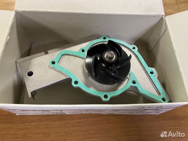 Насос охлаждающей жидкости (помпа) VAG