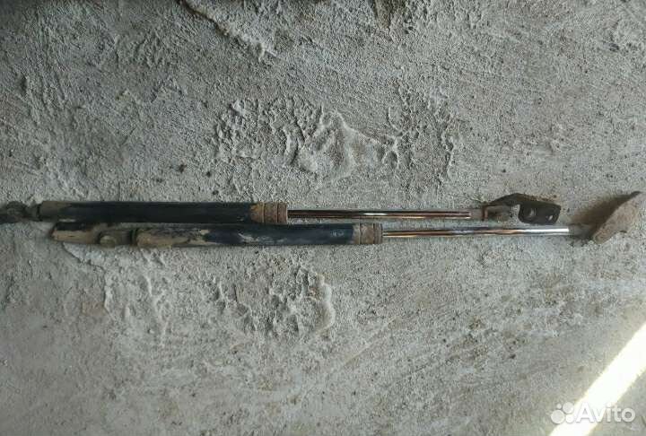 Амортизаторы зад двери Mitsubishi Spase Wagon