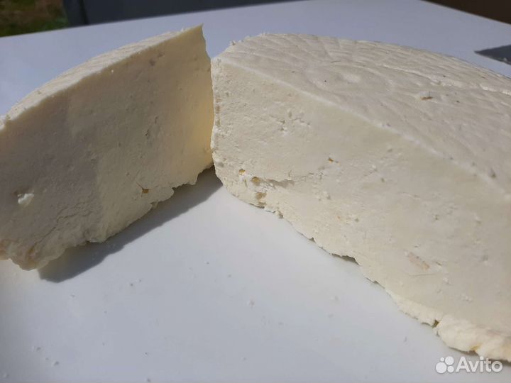 Творог, масло, молоко домашнее. Сыр крафтовый