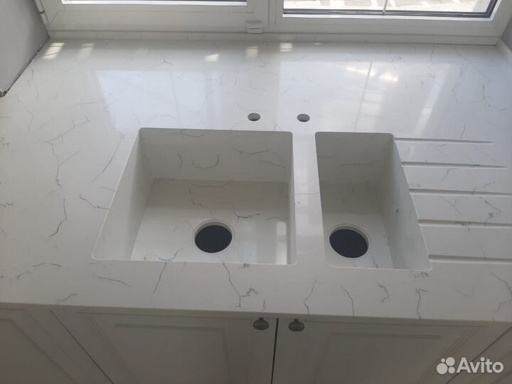 Столешница из кварцевого агламерата (камня)