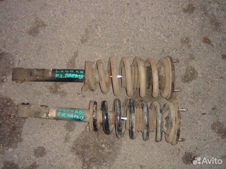 Стойка передняя Mitsubishi Triton KB4T 4D56U