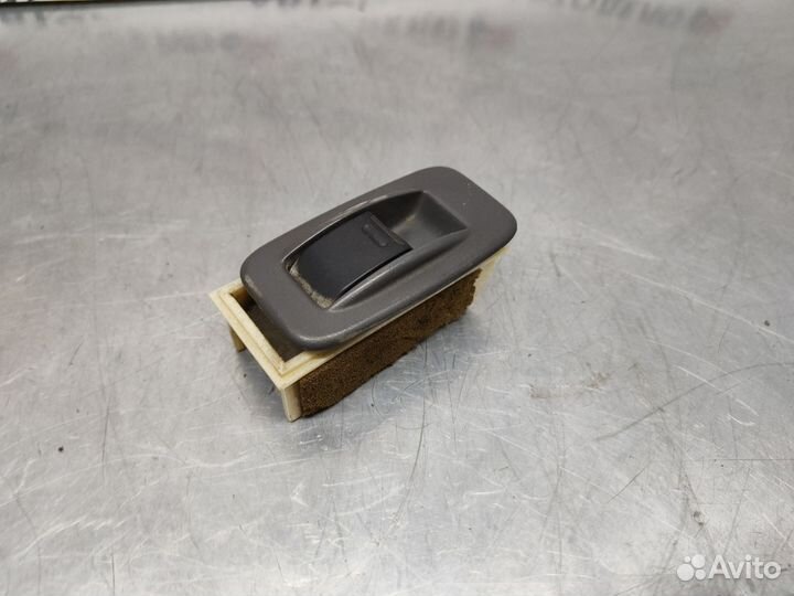 Кнопка стеклоподъемника Toyota Camry SV30 1991 г.в