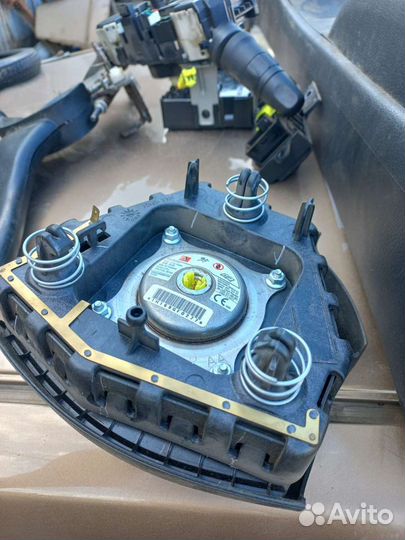 Подушка безопасности водителя Nissan Tiida