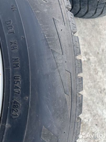 Pirelli Ice Zero FR 215/65 R16