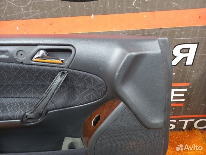 Обшивка двери Mercedes-Benz C-Class W203 112.912