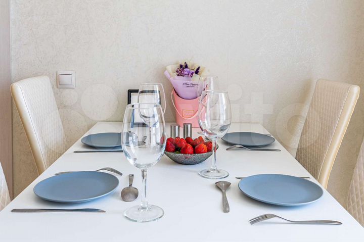 2-к. квартира, 56 м², 4/19 эт.