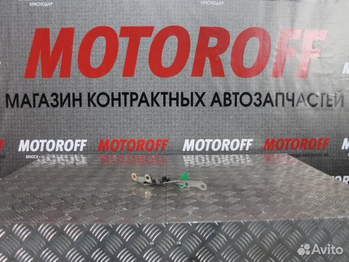 Шарнир капота правый Тойота Опа ZCT10 А200