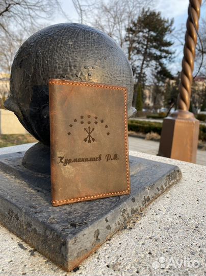 Чехол на паспорт с отделами для карт