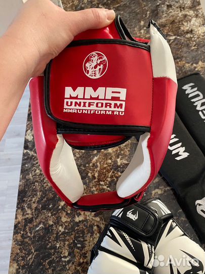 Шлем и перчатки