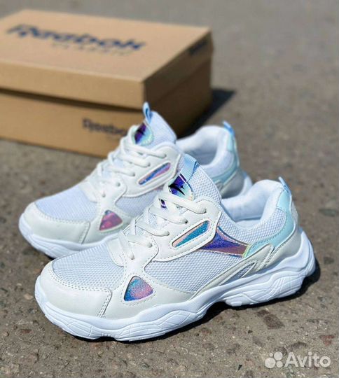 Кроссовки женские