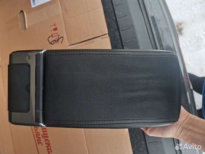 Подлокотник на Nissan