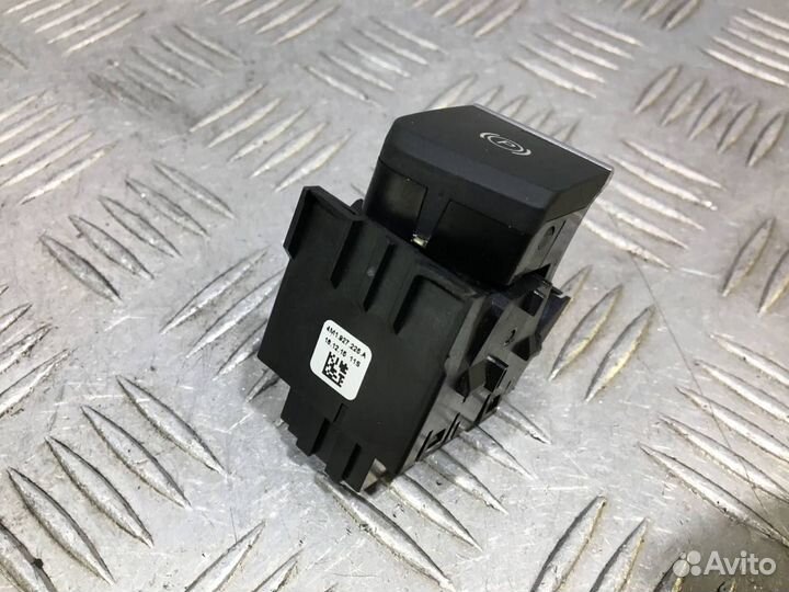 Б/У Кнопка фиксатора стояночного тормоза#001