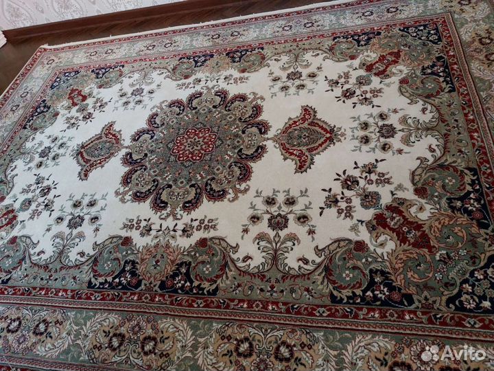 Ковер шерстяной новый