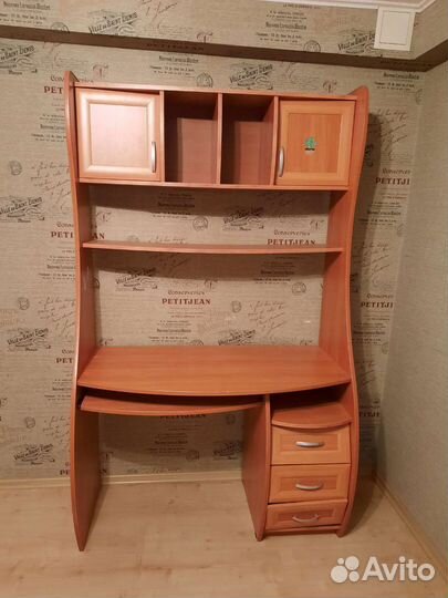 Стол компьютерный