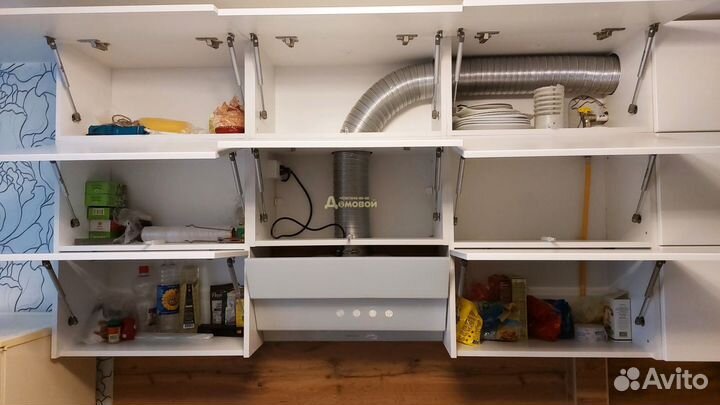 Кухня с увеличенным верхом