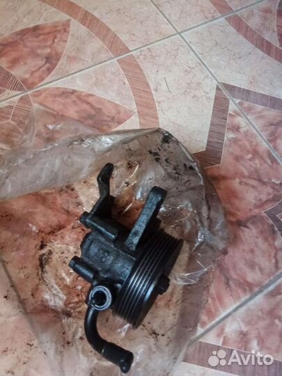 Продаю авто запчасть на санг енг истана