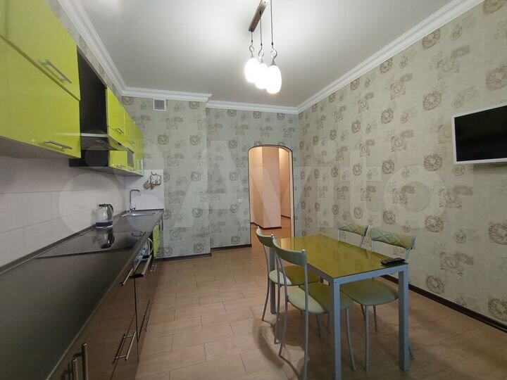 2-к. квартира, 93 м², 4/14 эт.