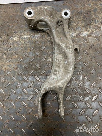 Вилка амортизатора передняя правая Audi A4 A5 B9