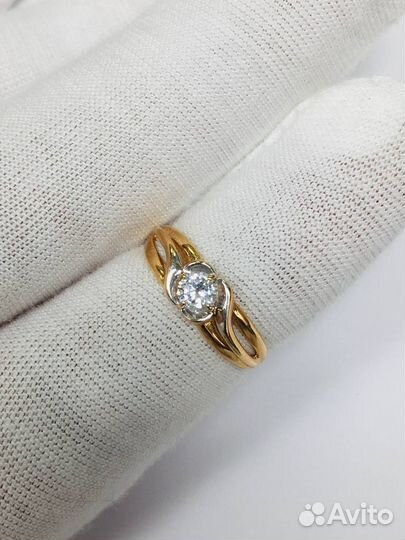 Золотое кольцо с фианитом