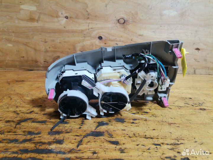 Блок управления климат контролем Toyota Vitz SCP90