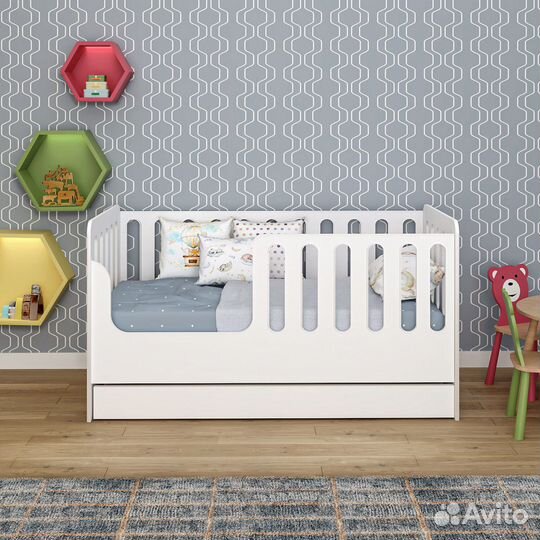 Кровать с бортиком