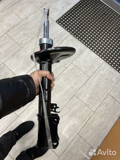 Амортизатор задний правый Kayaba (артикул 334428)