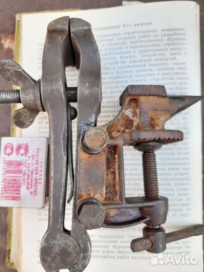 Старинные тисочки с наковаленкой домашнего мастера