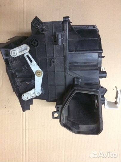 Корпус вентилятора печки Nissan Almera Classic B10