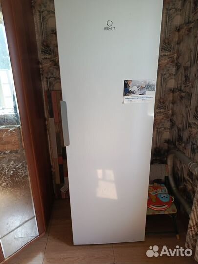 Шкаф морозильный Indesit DFZ 5175 новый