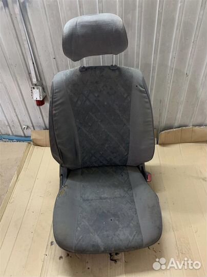 Сиденье переднее правое toyota corolla AE104