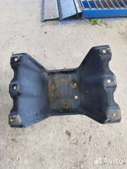 Кронштейн запаски pajero 3