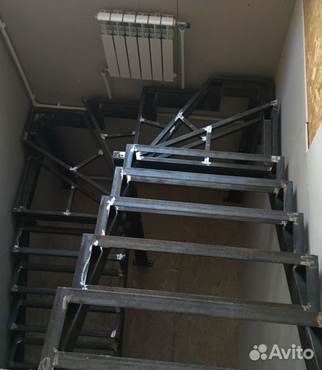 Лестница металлокаркас