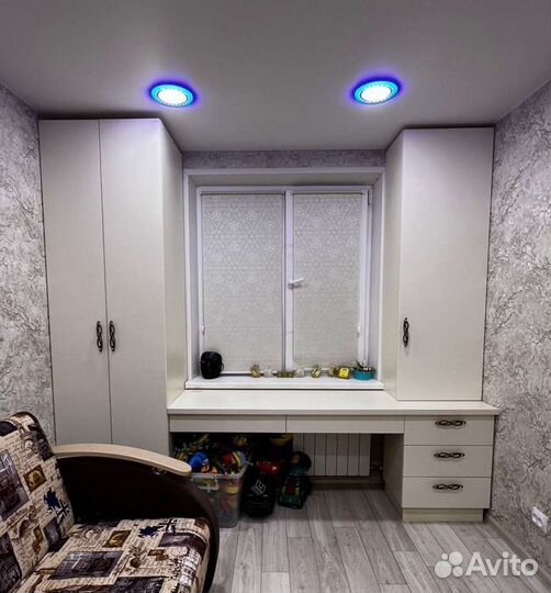 Столы для учебы под окно