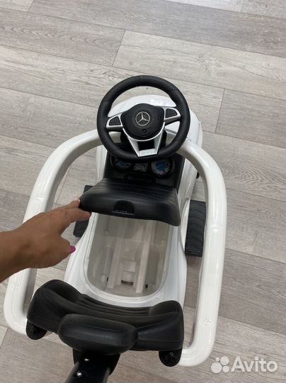 Машинка каталка толокар с ручкой