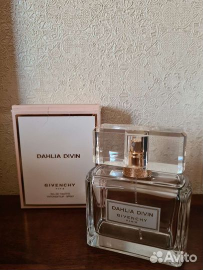 Пустые флаконы из под духов, парфюма