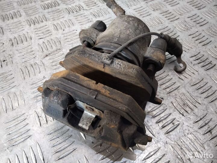 Суппорт передний левый Golf IV