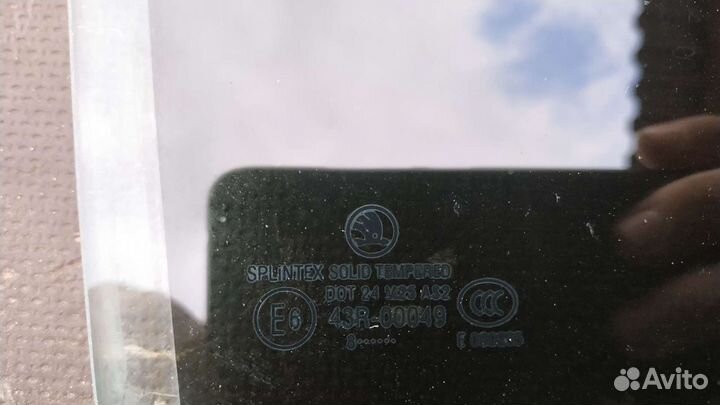 Заднее боковое стекло Шкода Октавия Тур