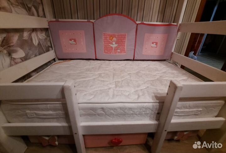 Кровать, матрас, шкаф