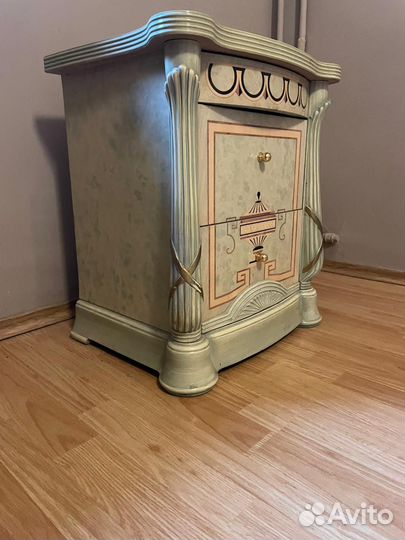 Тумба прикроватная италия