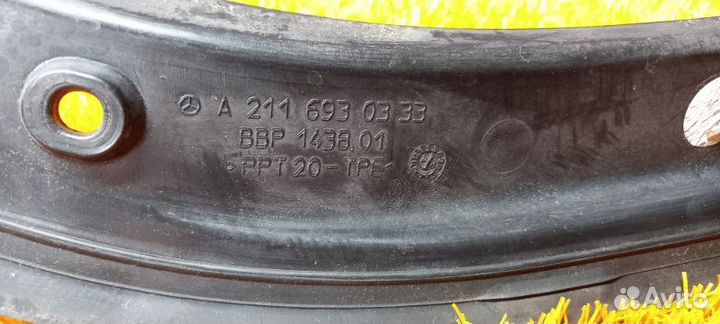 Водосток багажника задний левый Mercedes-Benz